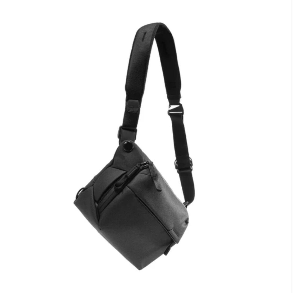 SOLD- Peak Design Everyday Sling Crossbody Travel Camera Bag 3L in Black